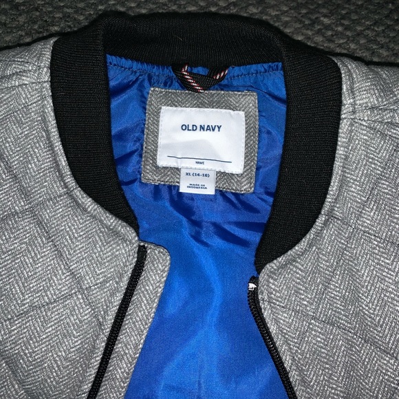 OLD NAVY gray quilted vest YOUTH 14/16 XL, NWOT - Picture 4 of 5